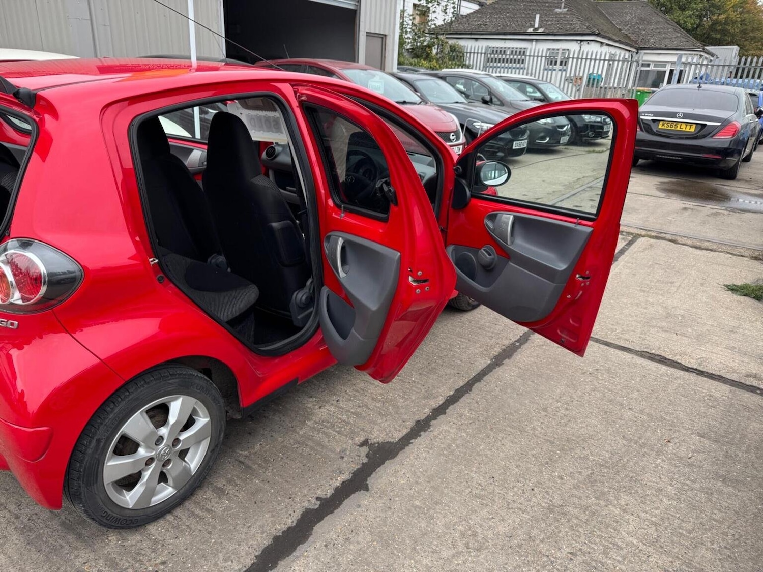 Used Toyota AYGO 2012 for sale - 76198180: Photo 40