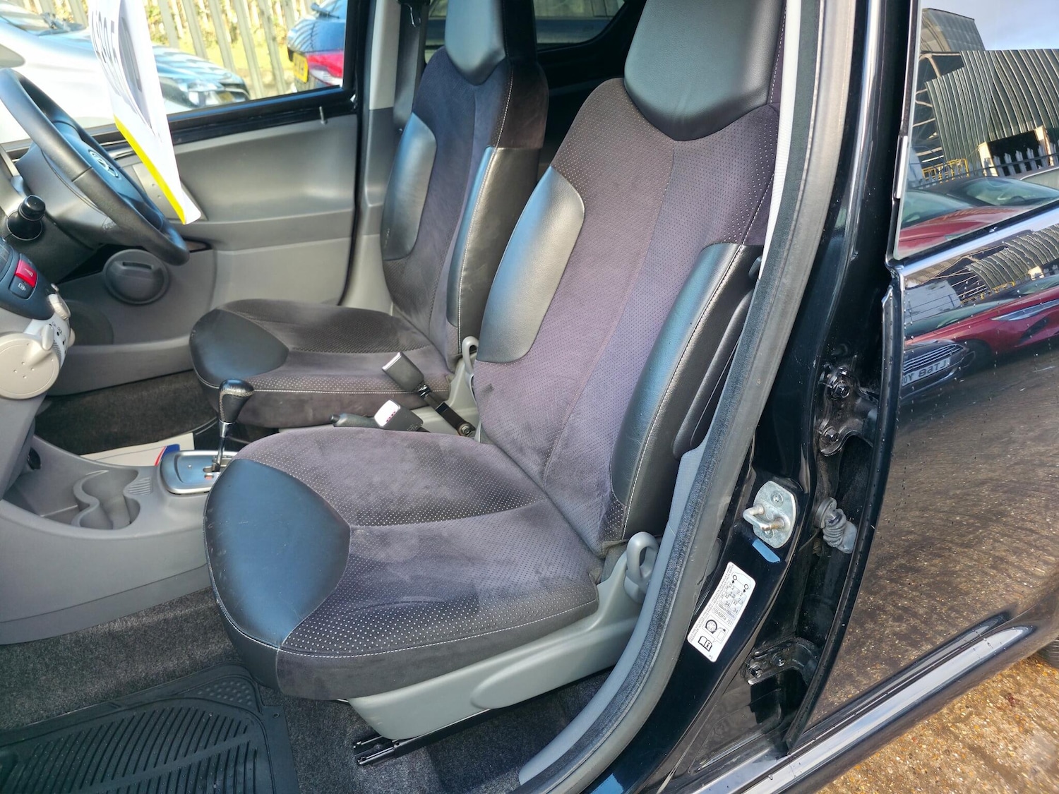 Used Toyota AYGO 2010 for sale - 77229927: Photo 19