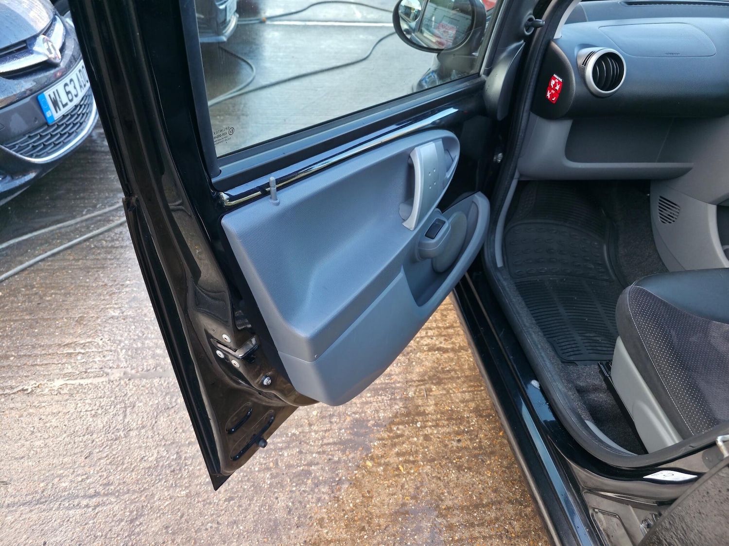 Used Toyota AYGO 2010 for sale - 77229927: Photo 23