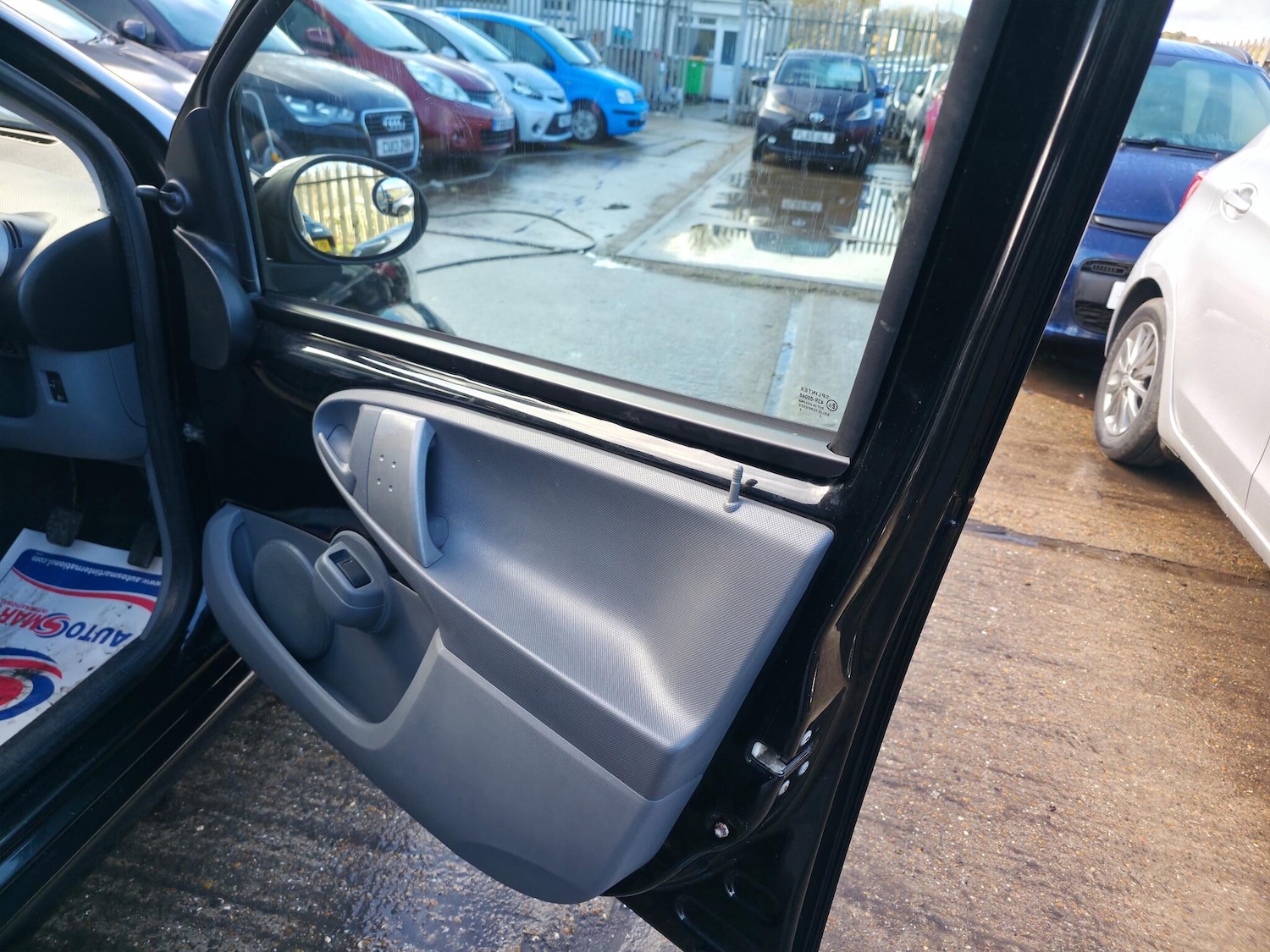 Used Toyota AYGO 2010 for sale - 77229927: Photo 25