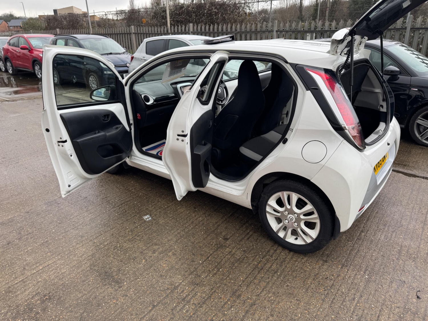 Used Toyota AYGO 2015 for sale - 77550064: Photo 10