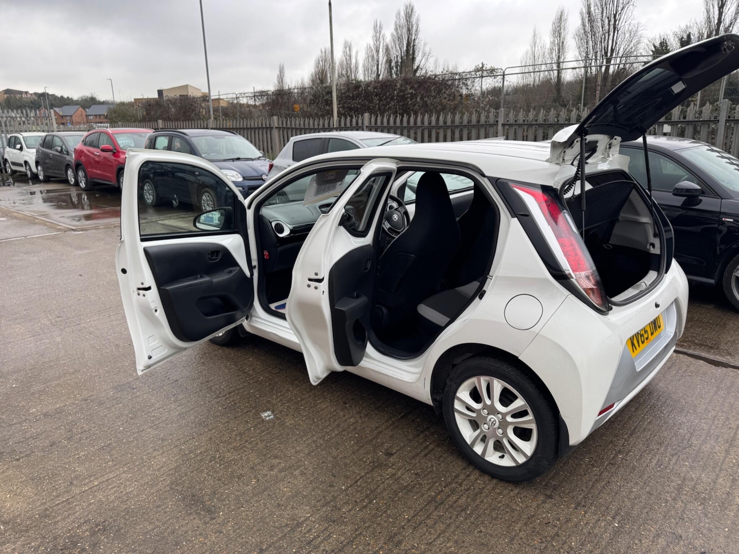 Used Toyota AYGO 2015 for sale - 77550064: Photo 11