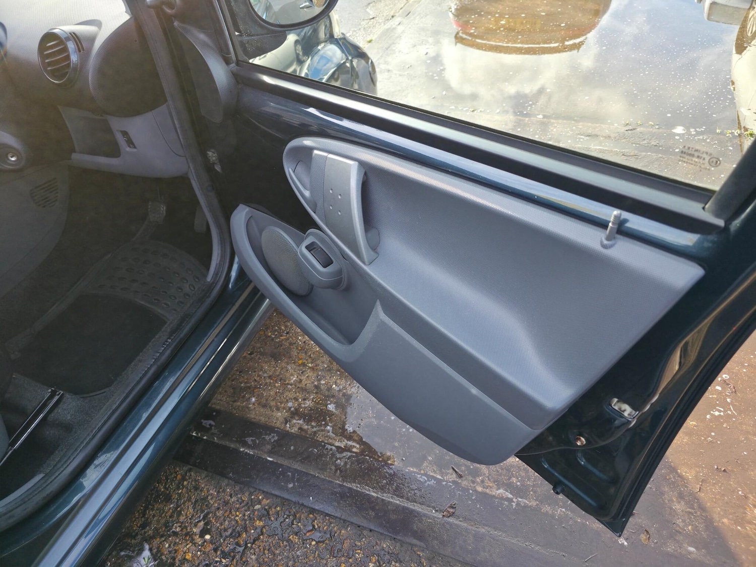 Used Toyota AYGO 2011 for sale - 76638805: Photo 24