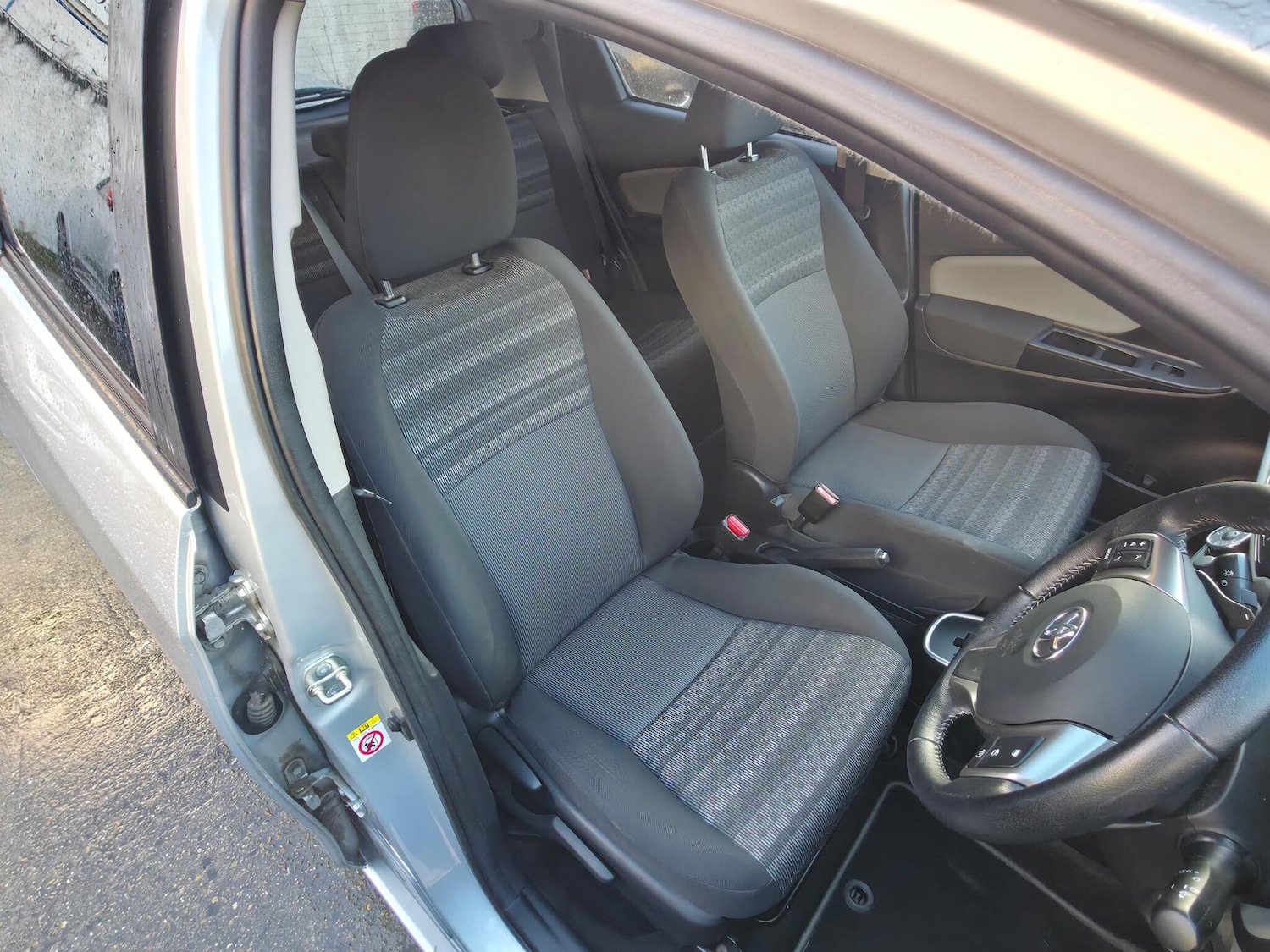 Used Toyota Yaris 2017 for sale - 76765086: Photo 18