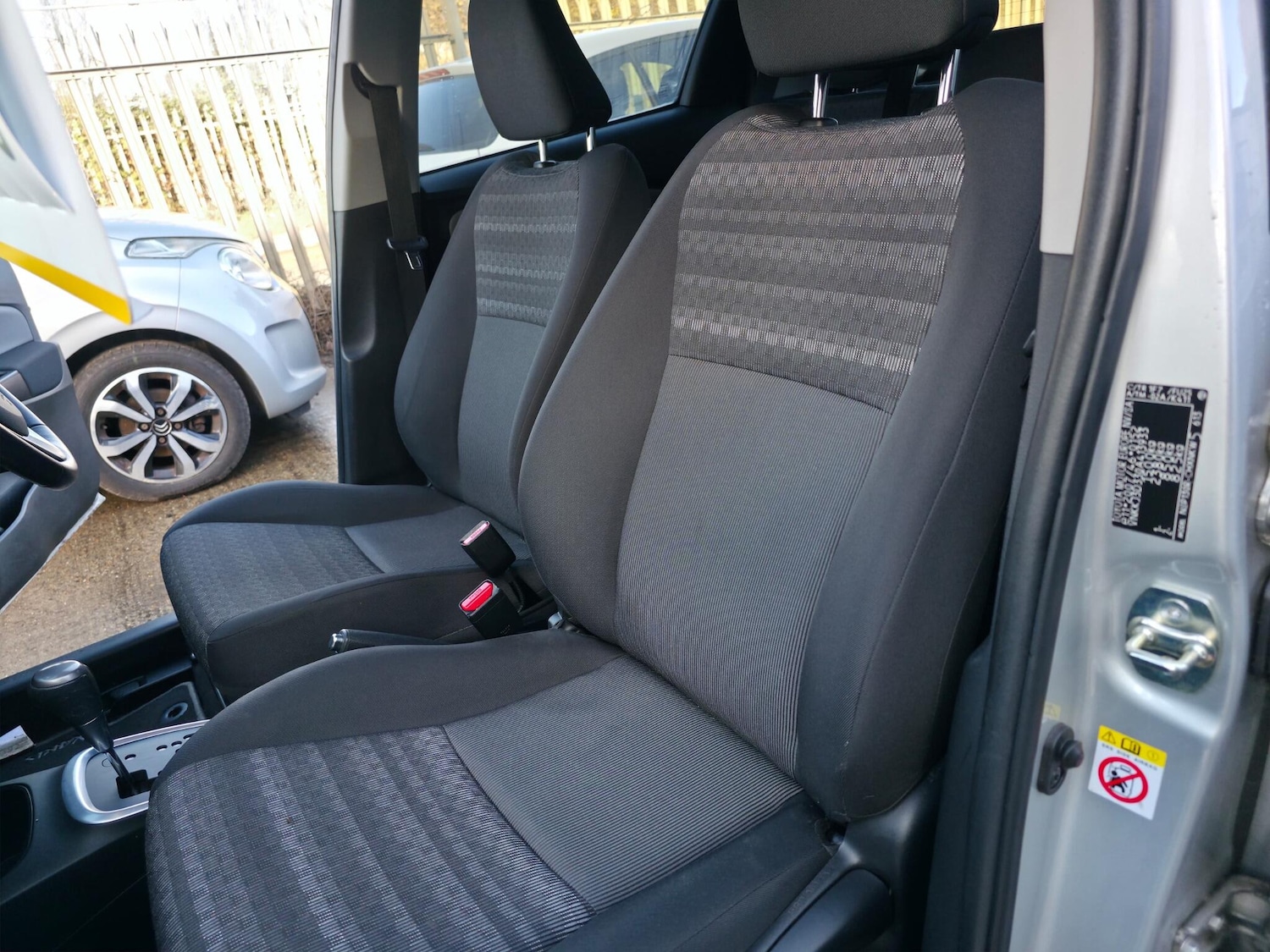 Used Toyota Yaris 2017 for sale - 76765086: Photo 20