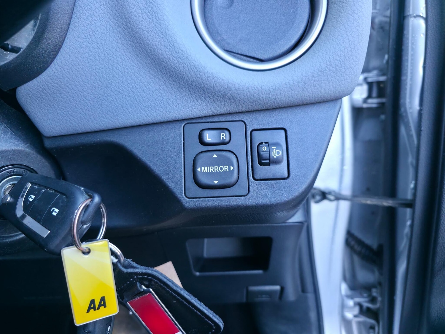 Used Toyota Yaris 2017 for sale - 76765086: Photo 23