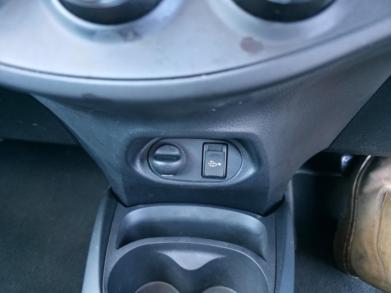 Used Toyota Yaris 2017 for sale - 76765086: Photo 24