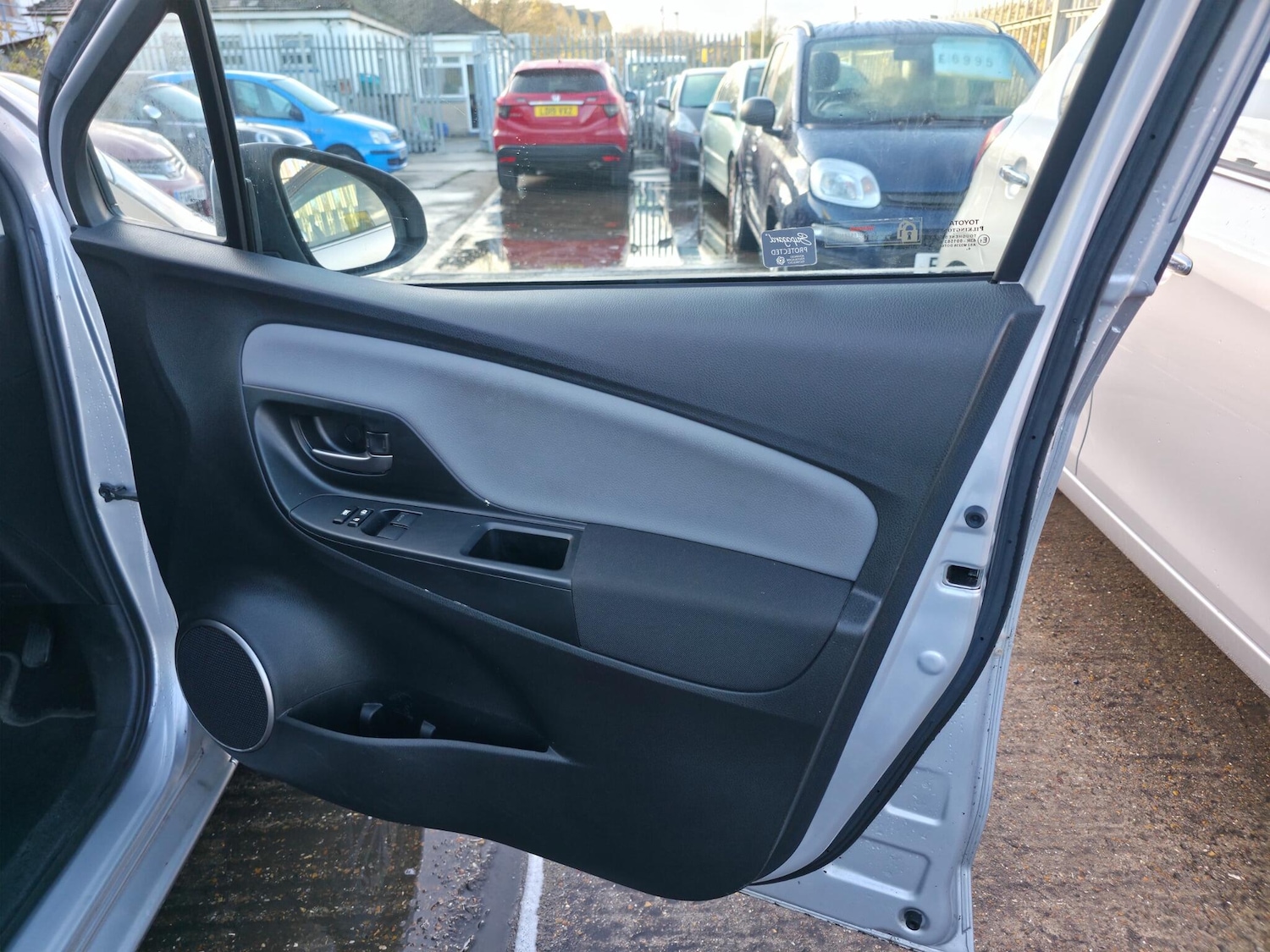 Used Toyota Yaris 2017 for sale - 76765086: Photo 26