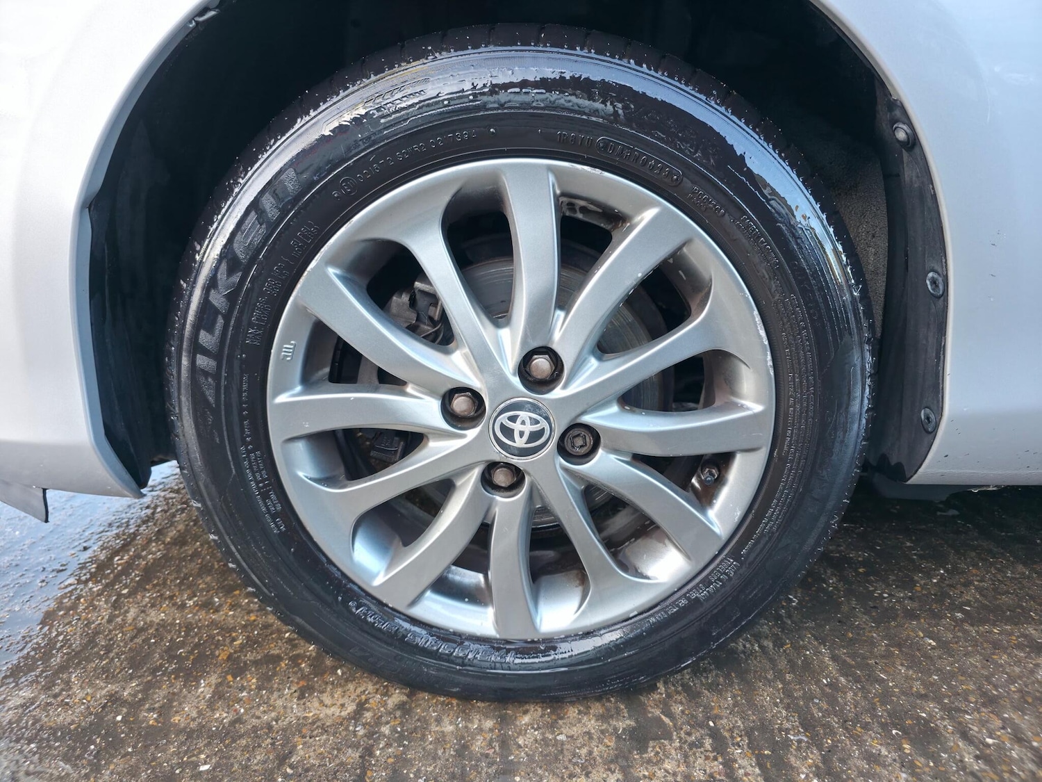 Used Toyota Yaris 2017 for sale - 76765086: Photo 30