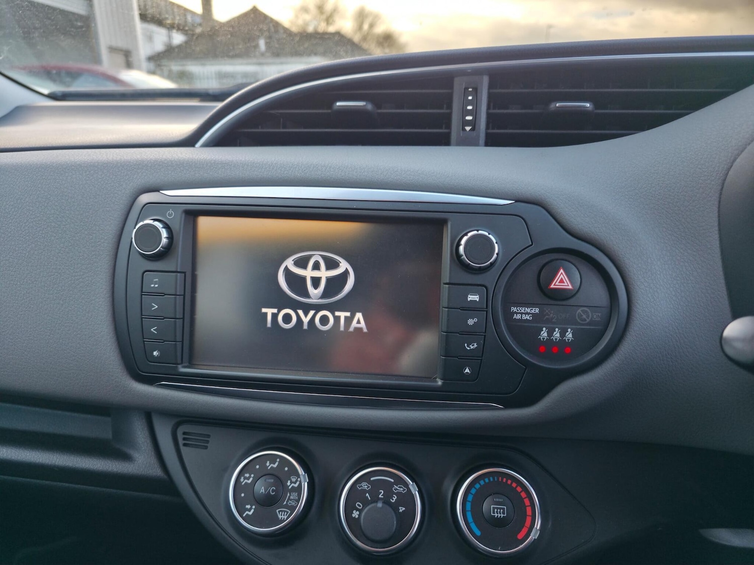 Used Toyota Yaris 2017 for sale - 76765086: Photo 34