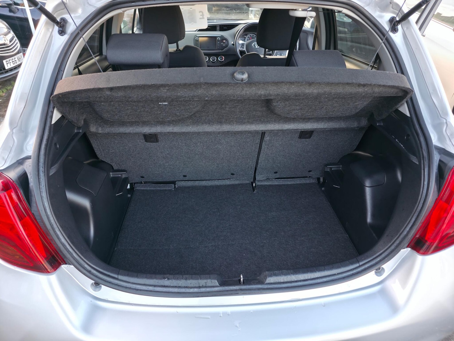 Used Toyota Yaris 2017 for sale - 76765086: Photo 36