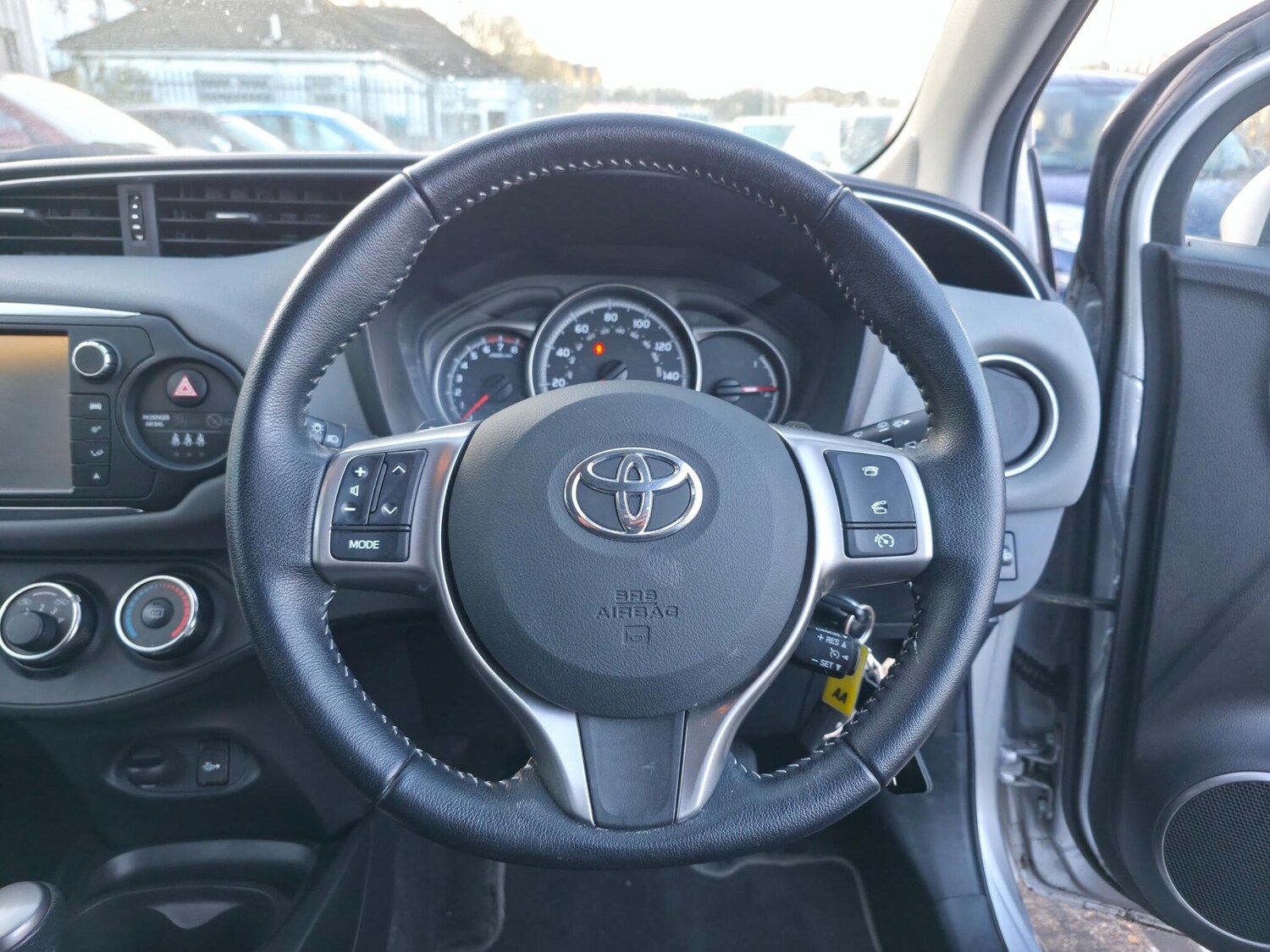 Used Toyota Yaris 2017 for sale - 76765086: Photo 37