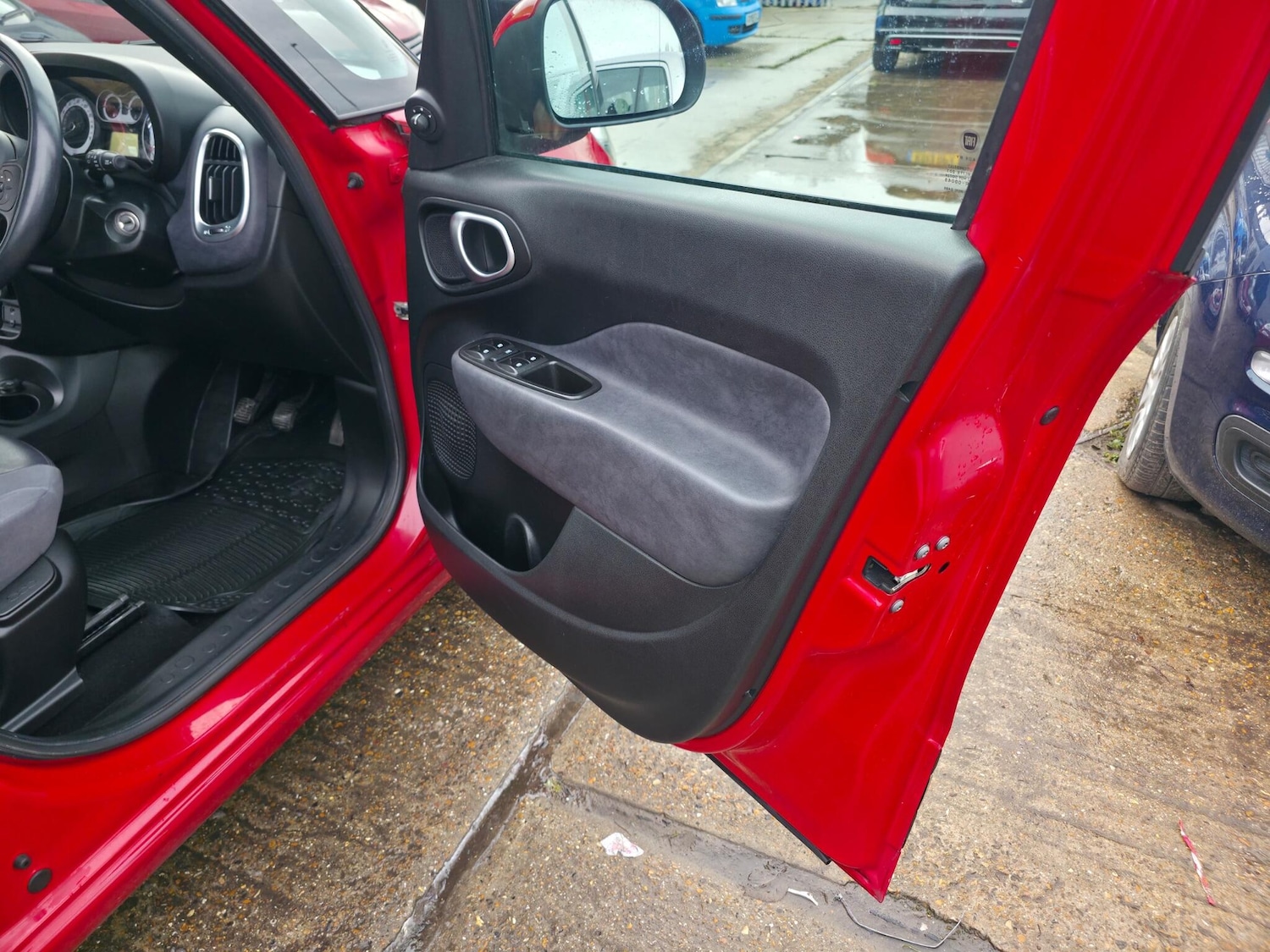 Used Fiat 500L 2014 for sale - 76865618: Photo 27