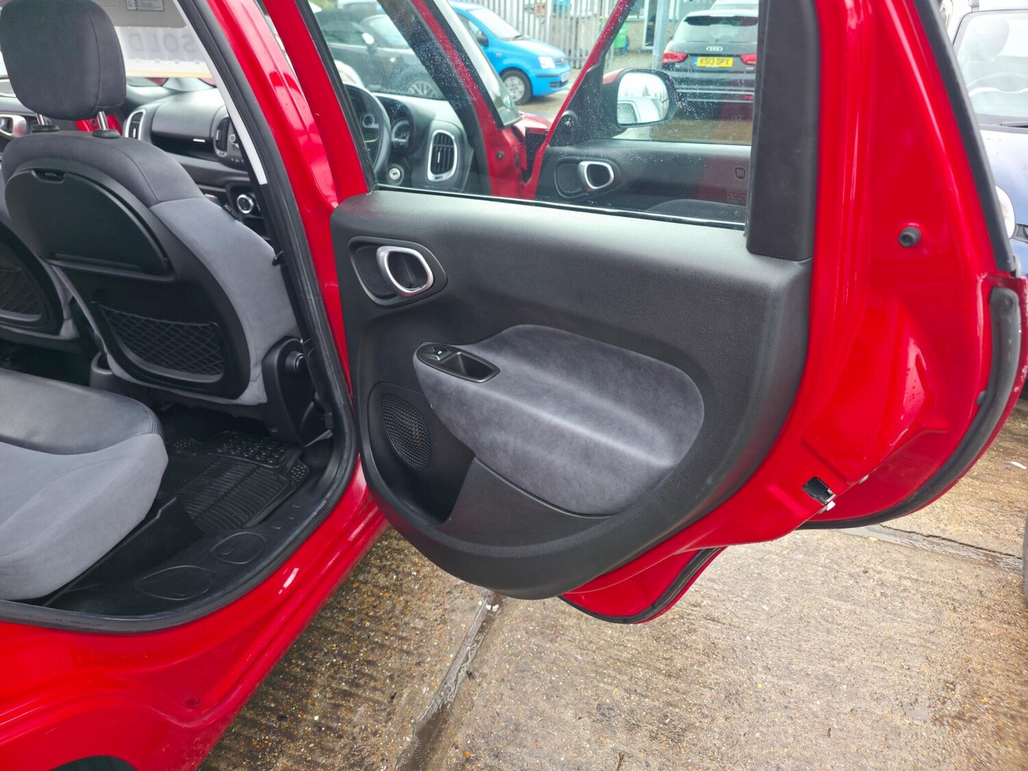 Used Fiat 500L 2014 for sale - 76865618: Photo 28