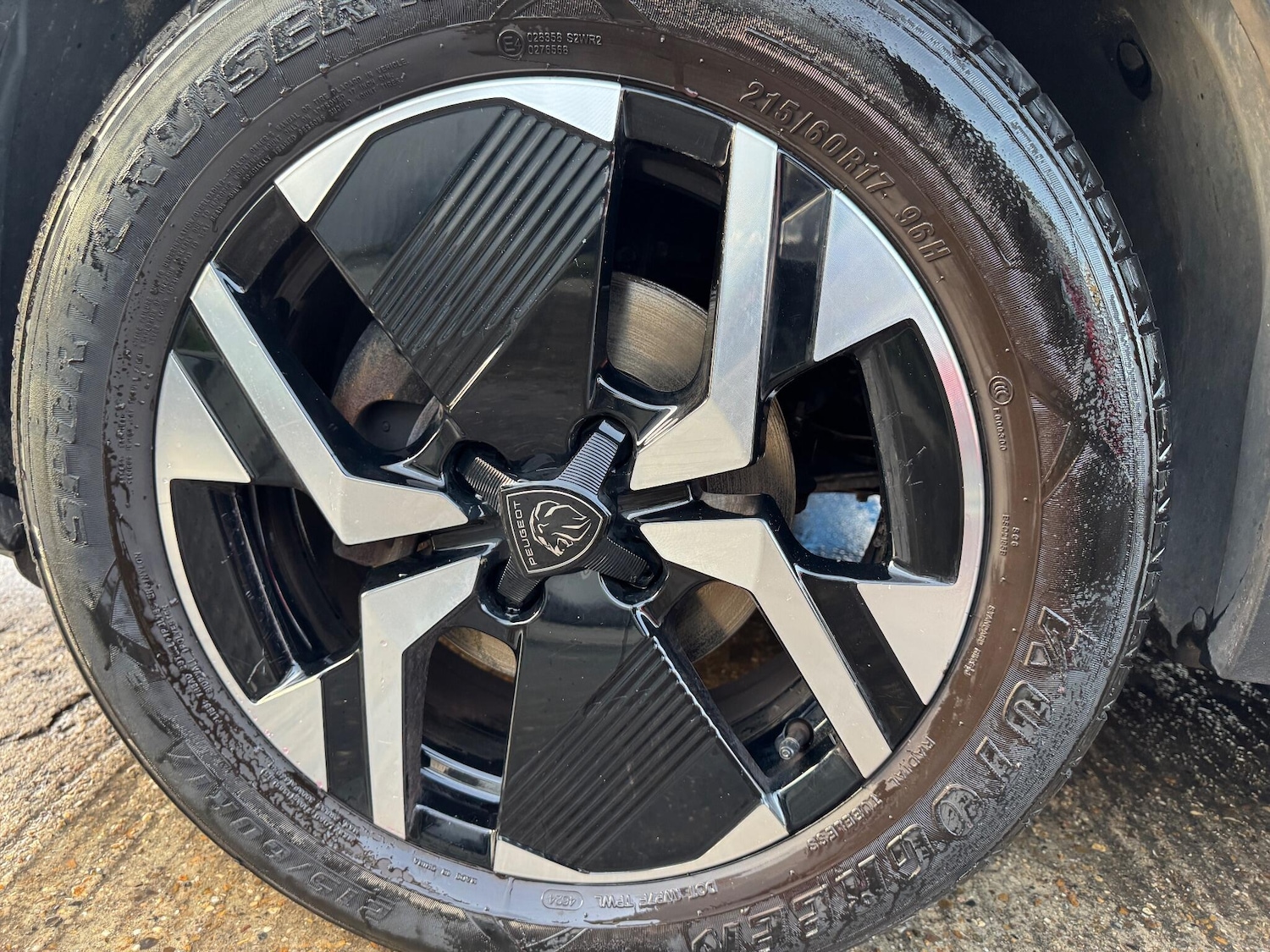 Used Peugeot 2008 2024 for sale - 76935873: Photo 32