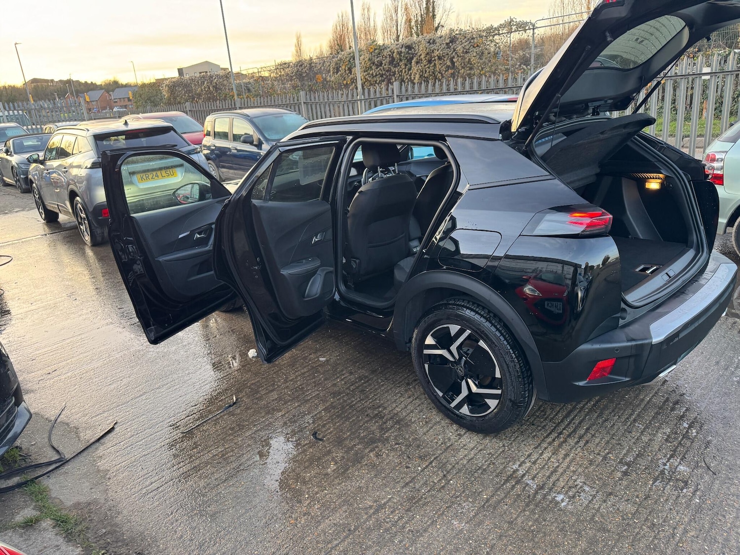 Used Peugeot 2008 2024 for sale - 76935873: Photo 4