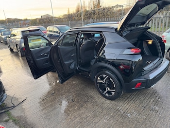 Used Peugeot 2008 2024 for sale - 76935873: Photo