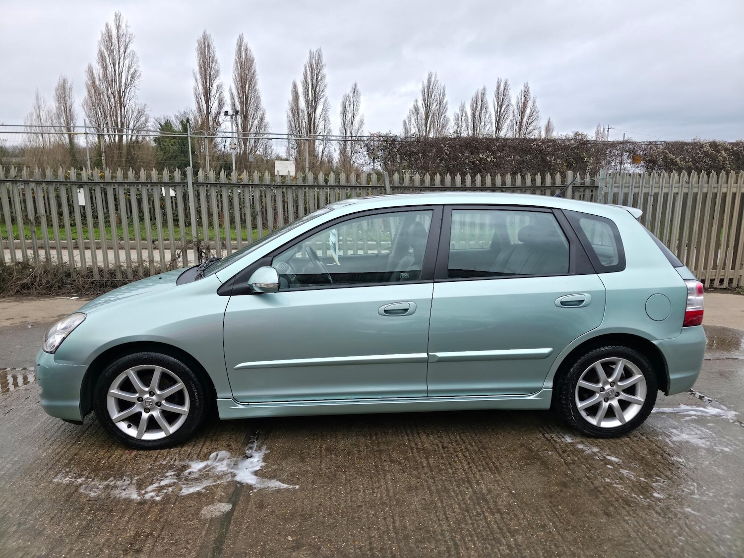 Used Honda Civic 2004 for sale - 76953095: Photo 10