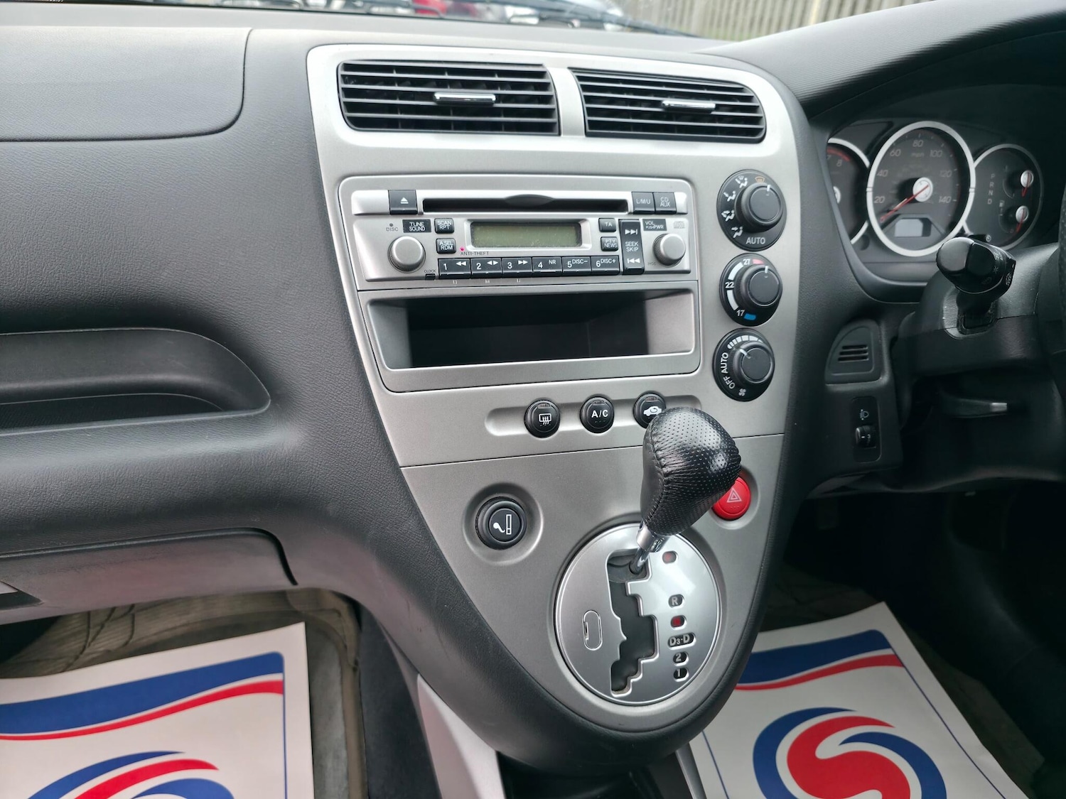 Used Honda Civic 2004 for sale - 76953095: Photo 17