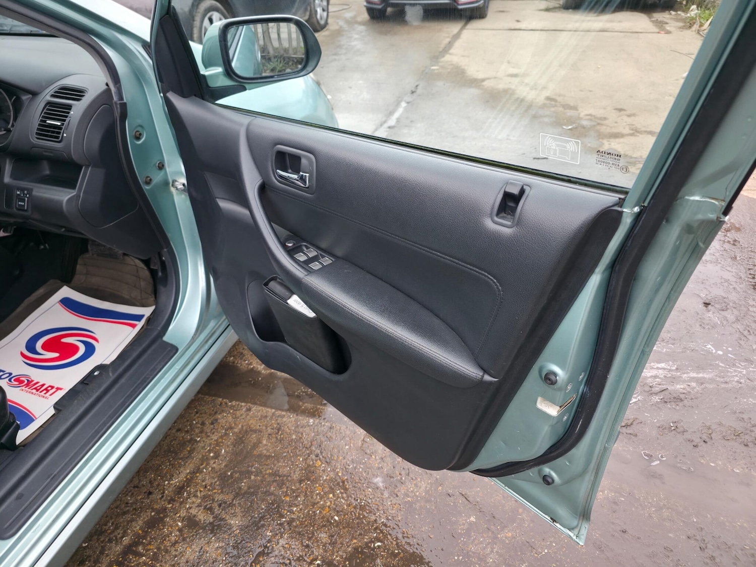 Used Honda Civic 2004 for sale - 76953095: Photo 24