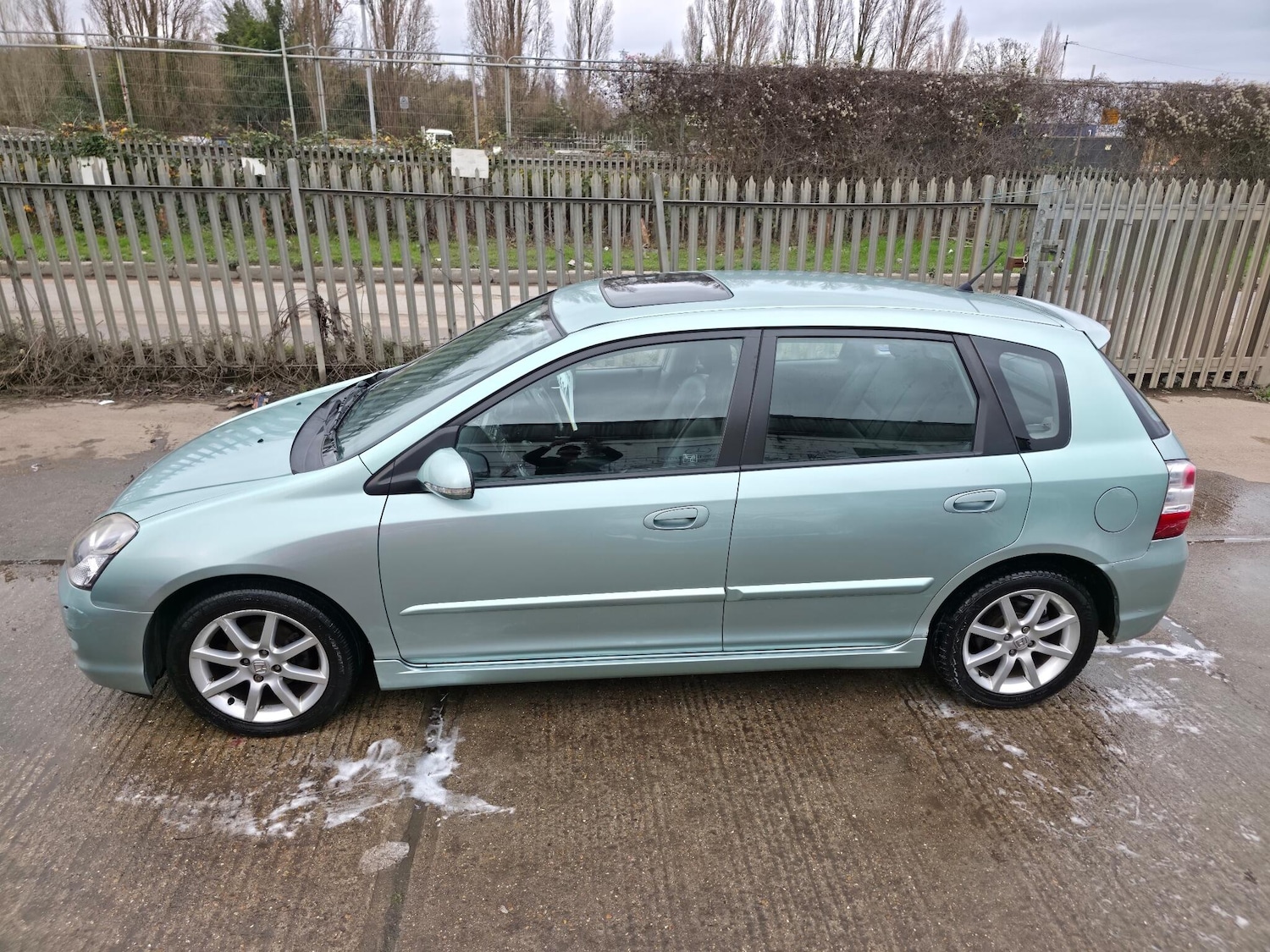 Used Honda Civic 2004 for sale - 76953095: Photo 9