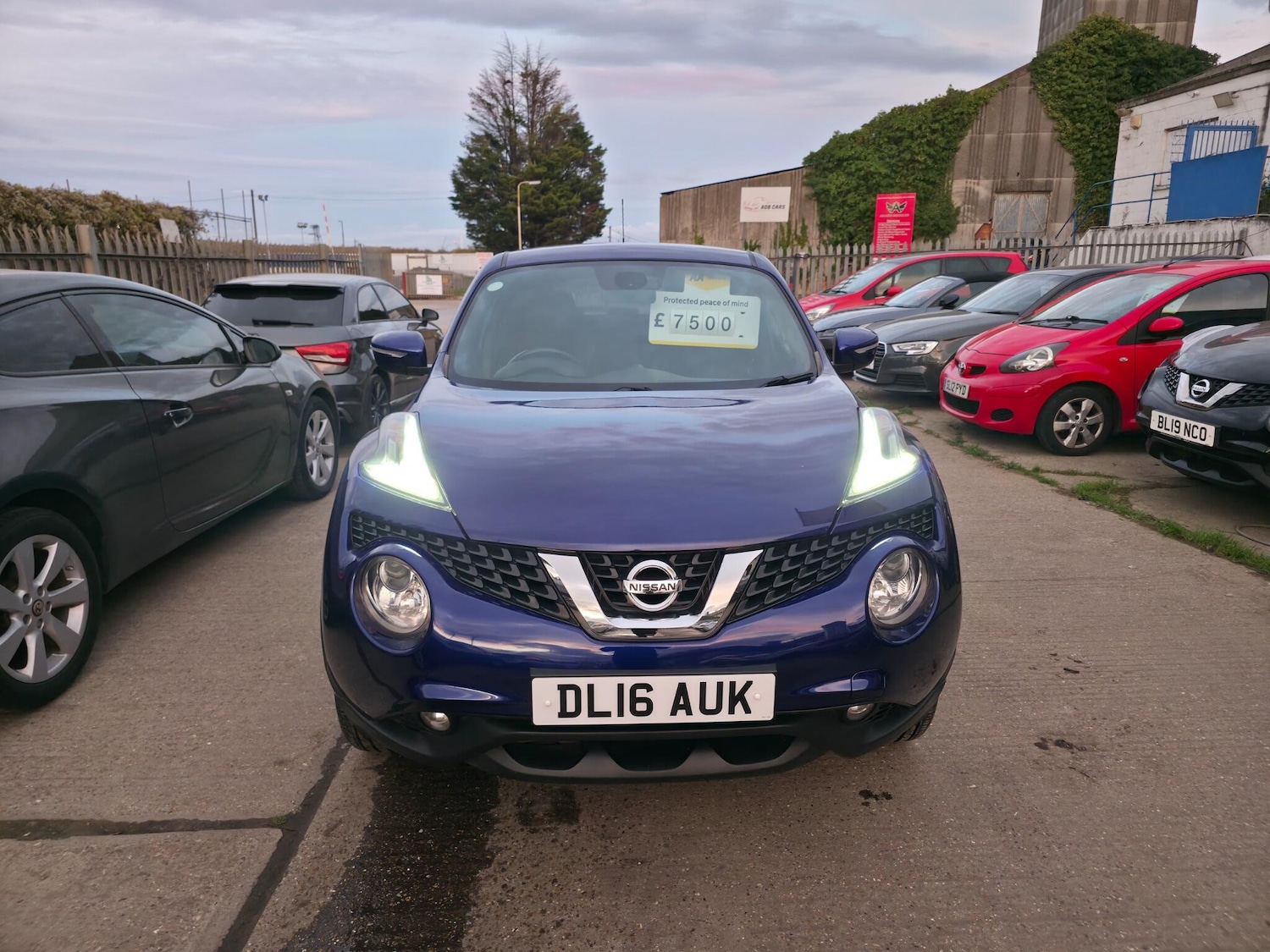 Used Nissan Juke 2016 for sale - 76638811: Photo 2