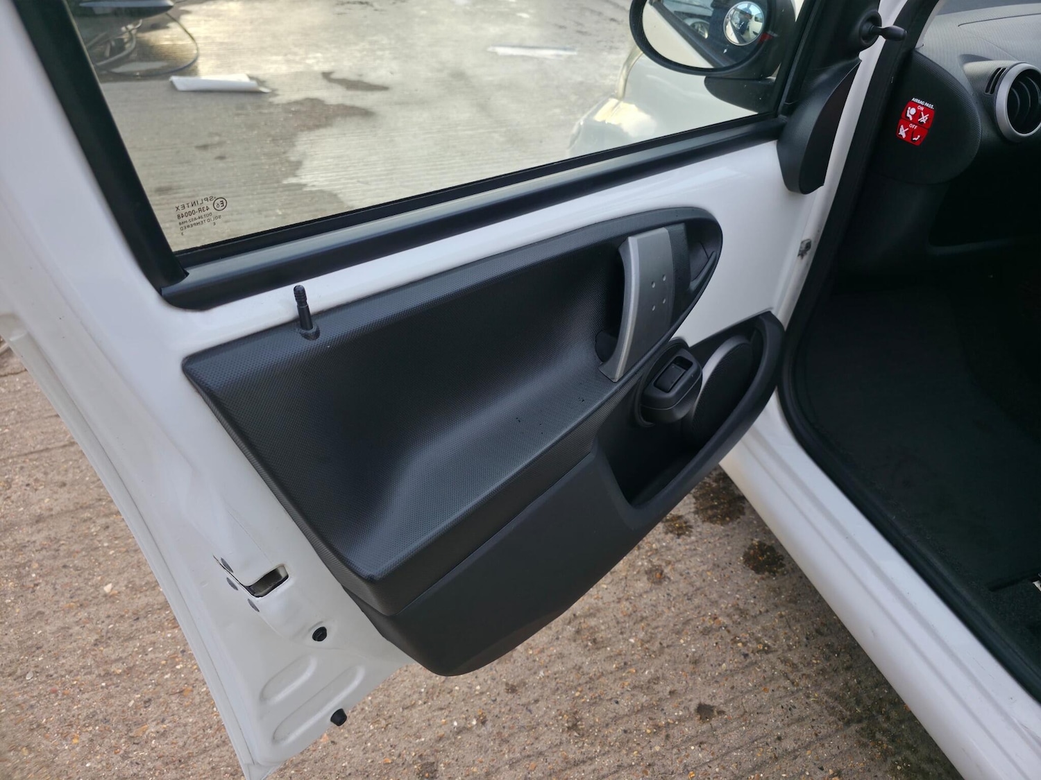 Used Toyota AYGO 2013 for sale - 76638798: Photo 27