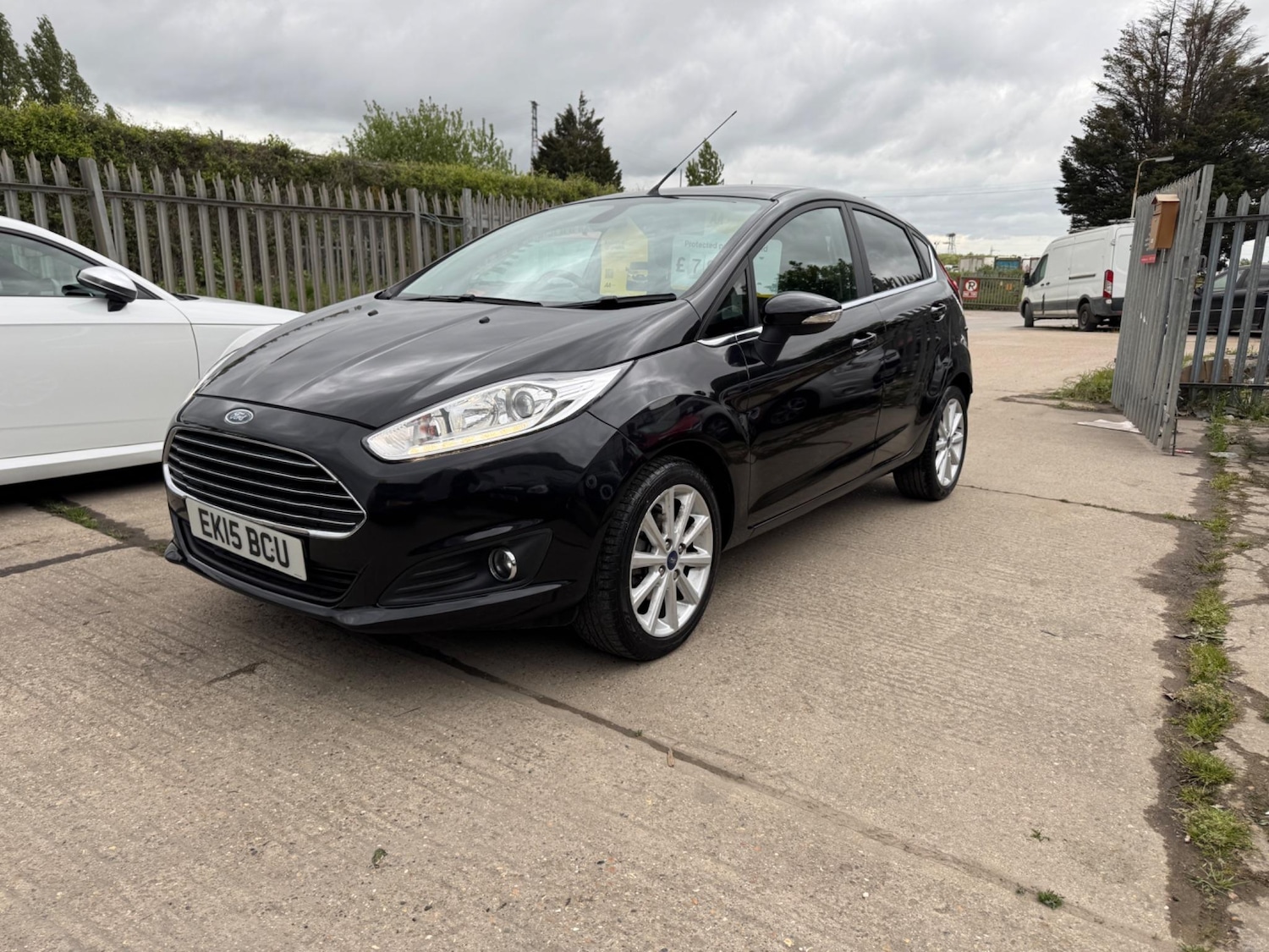 Used Ford Fiesta 2015 for sale - 76638806: Photo 3