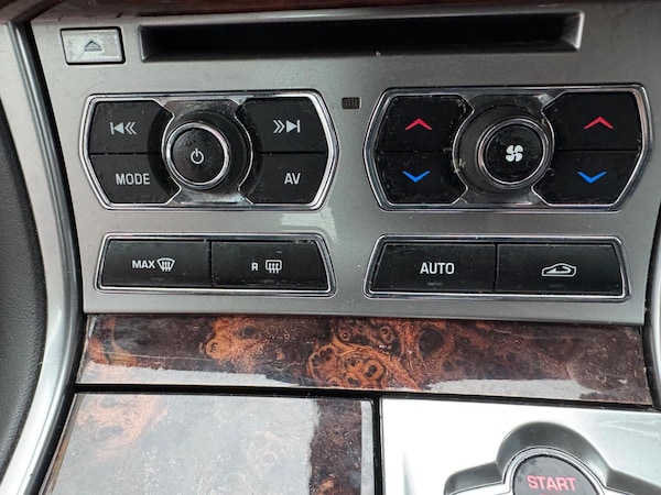 Used Jaguar XF 2011 for sale - 76257680: Photo 44