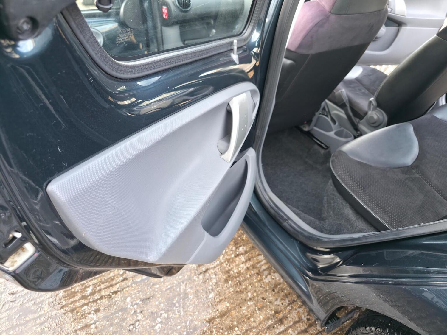 Used Toyota AYGO 2011 for sale - 76560029: Photo 25