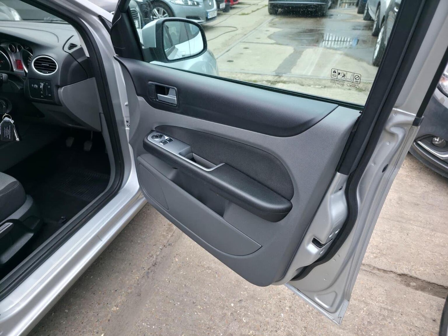 Used Ford Focus 2010 for sale - 76293267: Photo 23