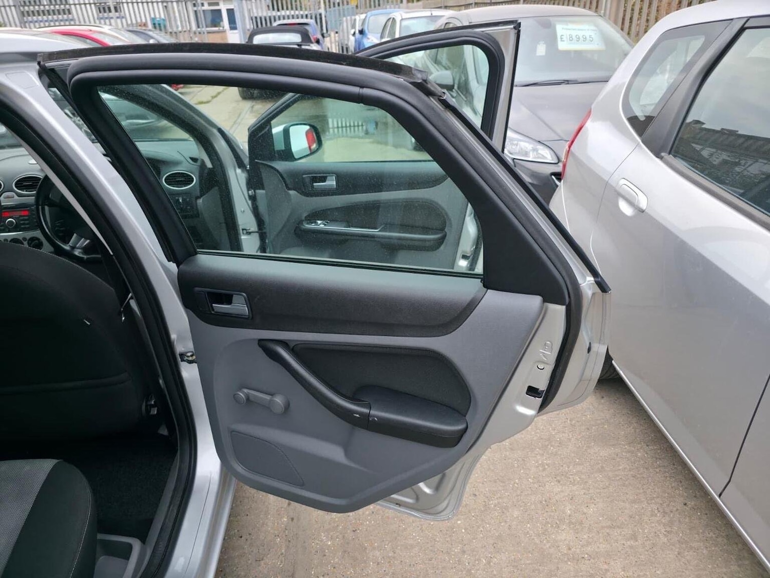 Used Ford Focus 2010 for sale - 76293267: Photo 32