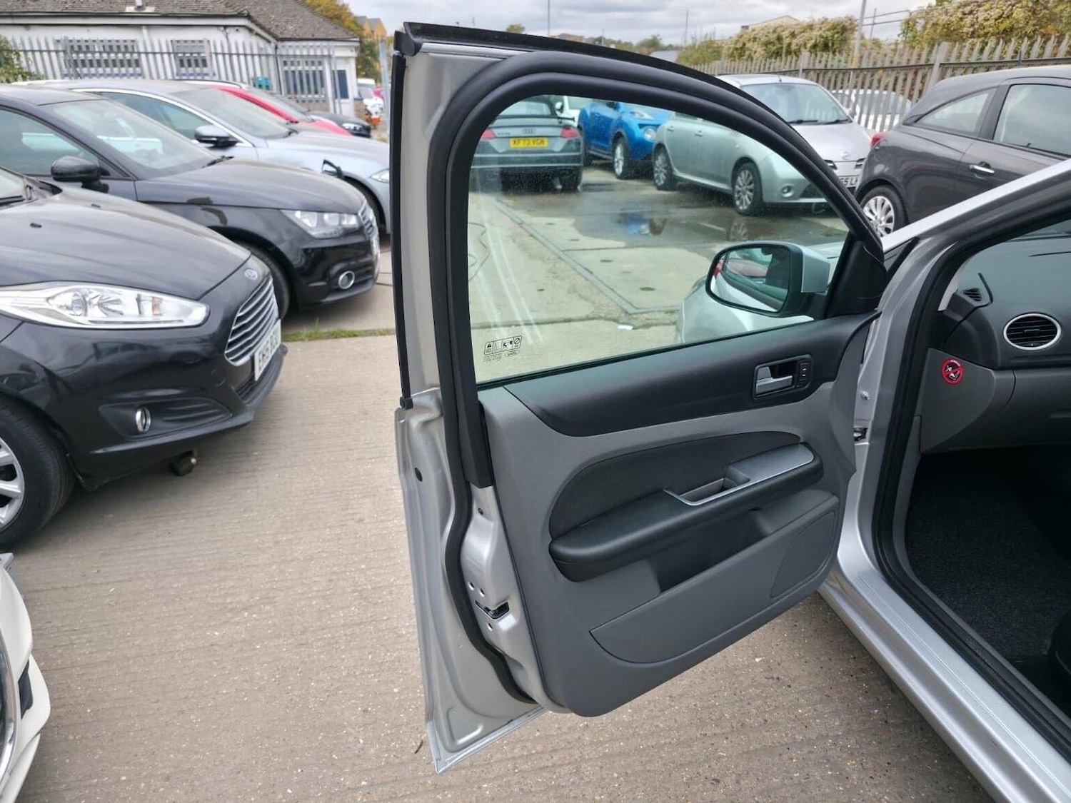 Used Ford Focus 2010 for sale - 76293267: Photo 33