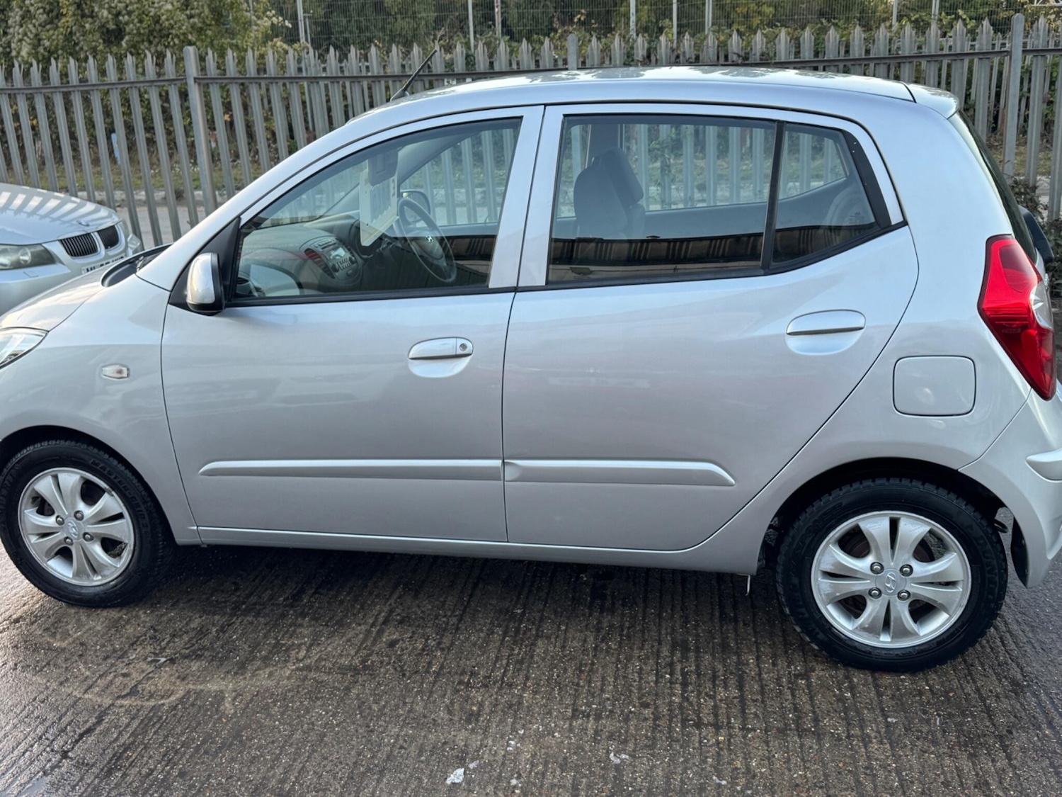 Used Hyundai i10 2012 for sale - 76638810: Photo 9