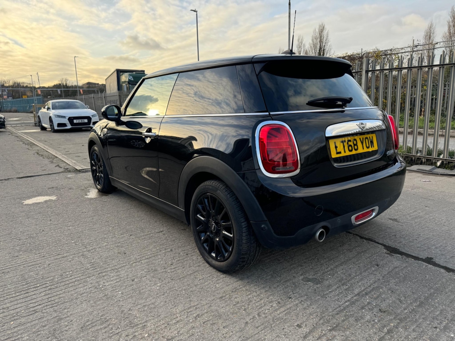 Used MINI Hatch 2018 for sale - 76638812: Photo 4