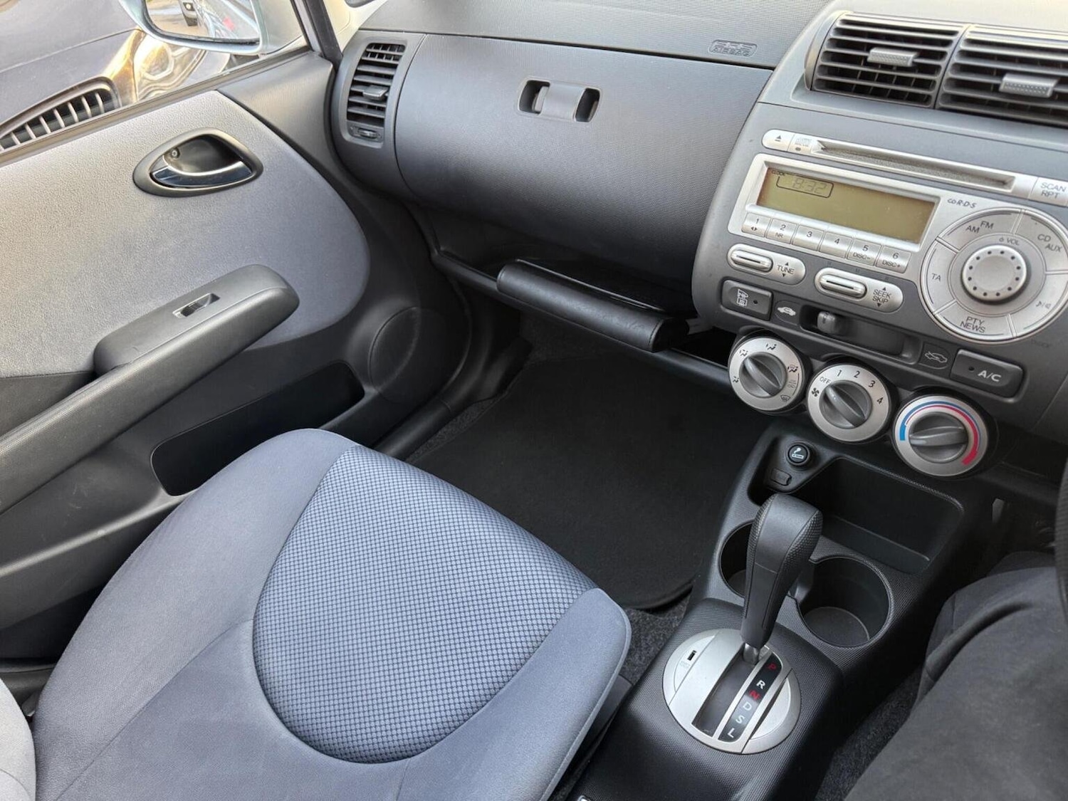 Used Honda Jazz 2009 for sale - 76205644: Photo 18