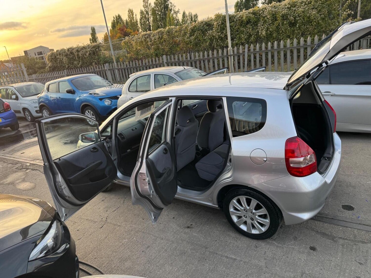 Used Honda Jazz 2009 for sale - 76205644: Photo 4