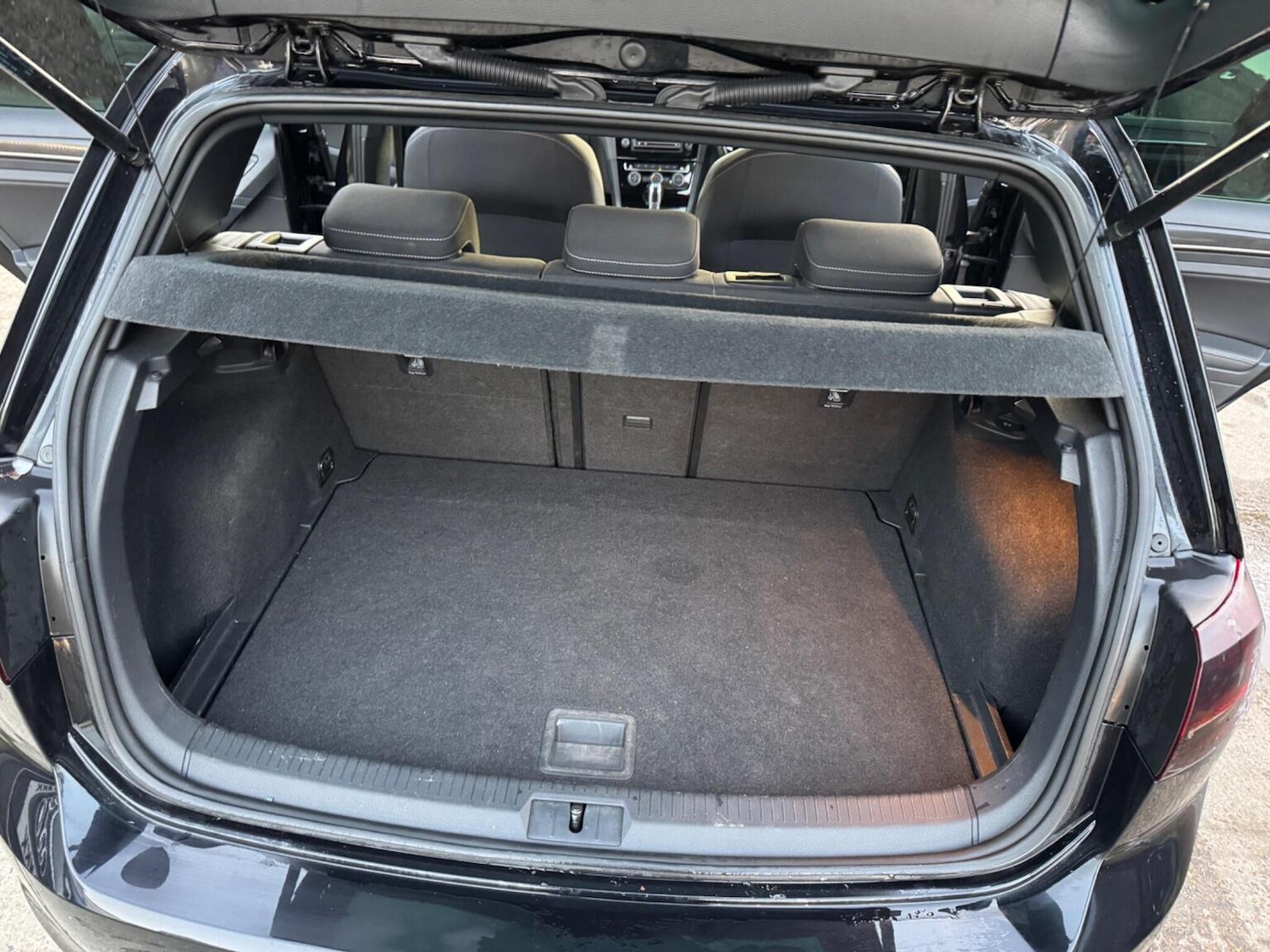 Used Volkswagen Golf 2017 for sale - 76521130: Photo 45