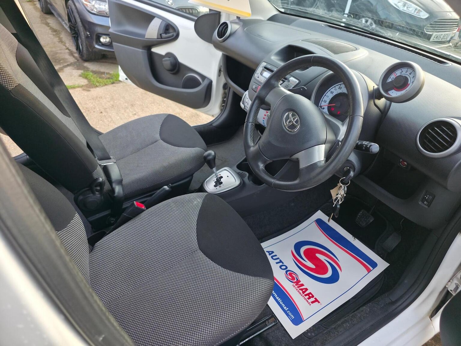 Used Toyota AYGO 2013 for sale - 76559915: Photo 21