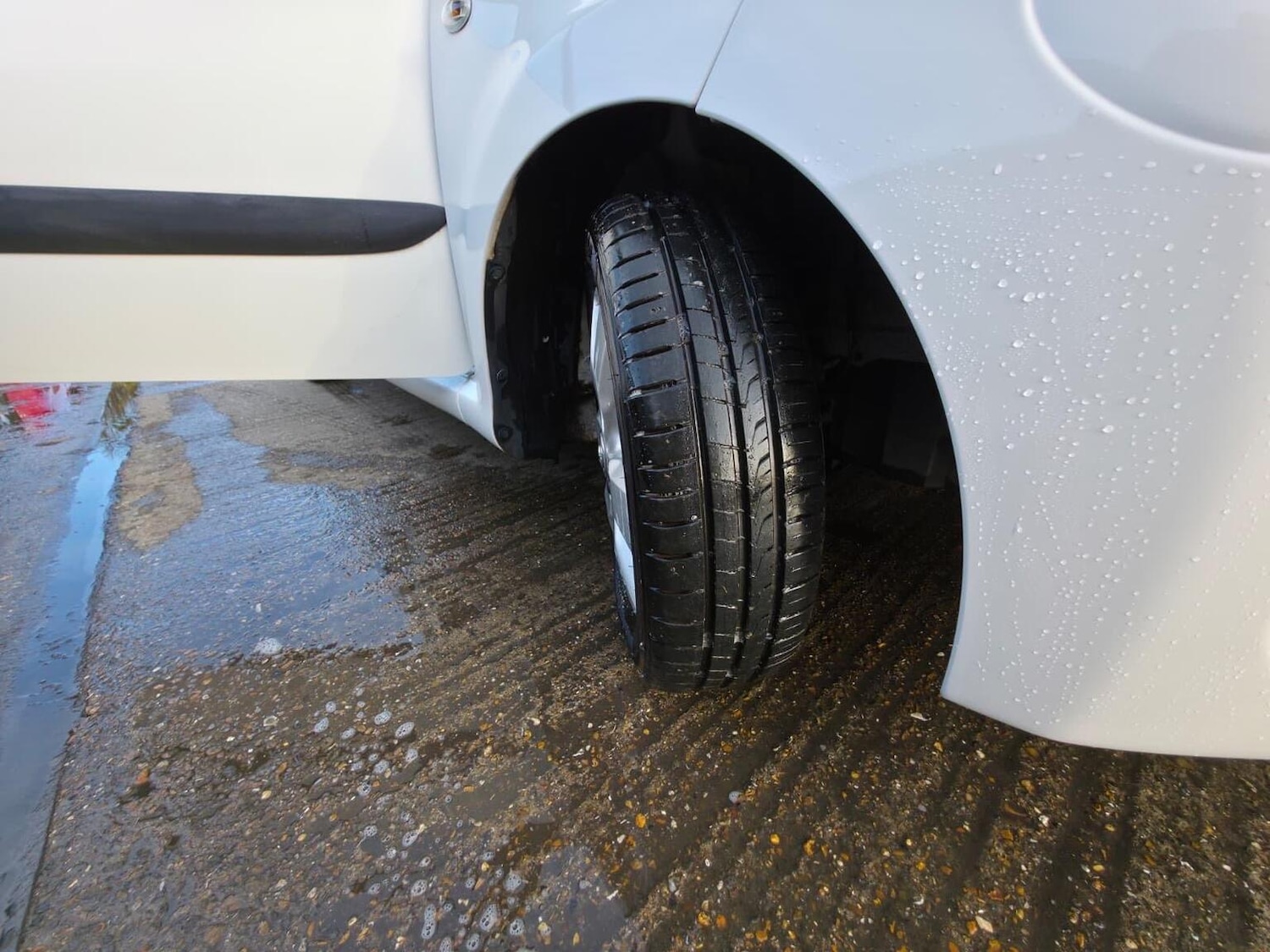 Used Toyota AYGO 2013 for sale - 76559915: Photo 37