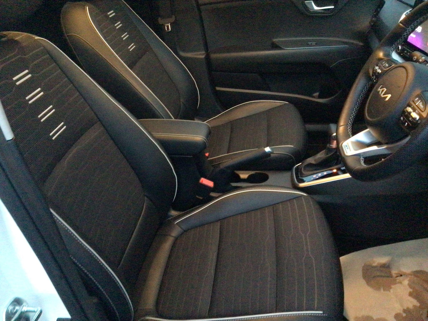 Used Kia Stonic 2023 for sale - 76899170: Photo 14