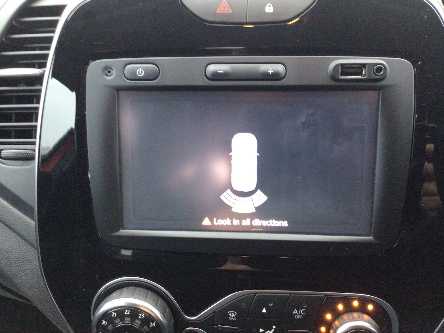 Used Renault Captur for sale - 77683980: Photo 16