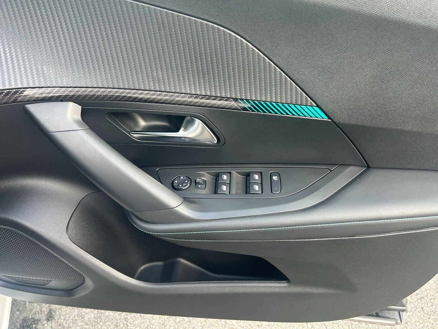 Used Peugeot 2008 2021 for sale - 75857877: Photo 18