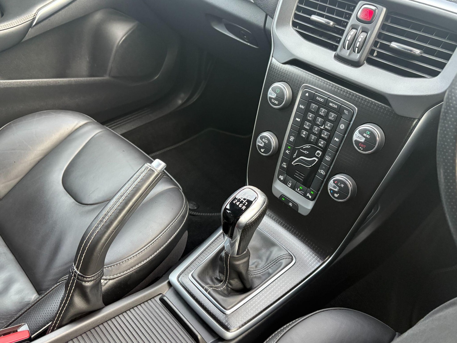 Used Volvo V40 2018 for sale - 76327227: Photo 28