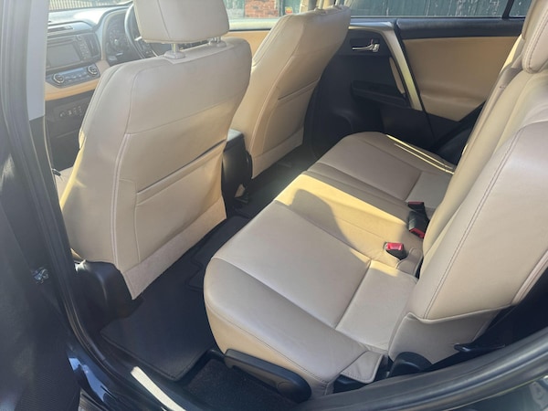 Used Toyota RAV4 2015 for sale - 76122279: Photo 10