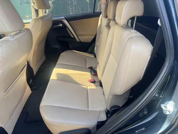 Used Toyota RAV4 2015 for sale - 76122279: Photo 11