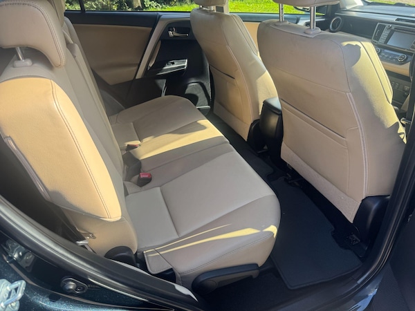 Used Toyota RAV4 2015 for sale - 76122279: Photo 13