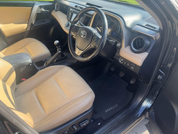 Used Toyota RAV4 2015 for sale - 76122279: Photo 15