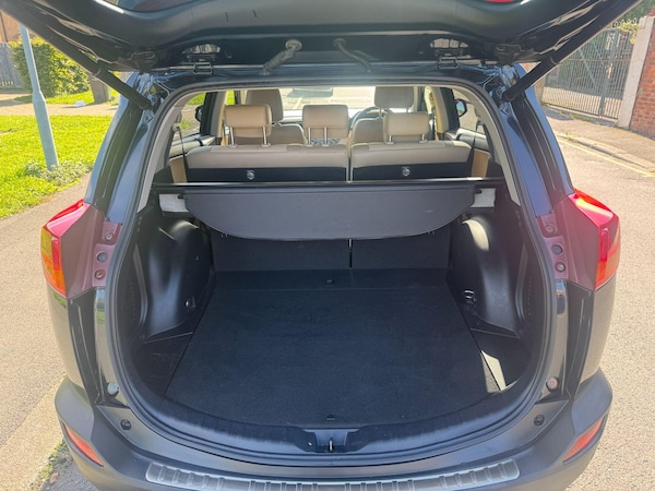 Used Toyota RAV4 2015 for sale - 76122279: Photo 8