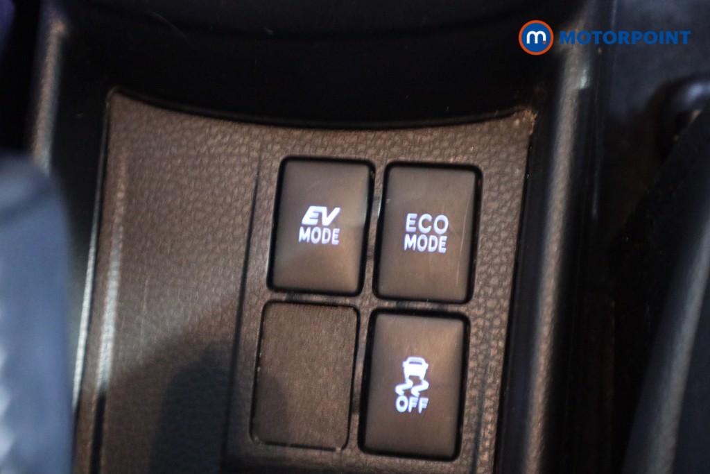 Used Toyota Yaris 2017 for sale - 77918845: Photo 18